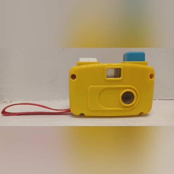 Vintage 1993 Fisher-Price Yellow Toy Camera #2077 Works 24 Animal Pics - Picture 4 of 9